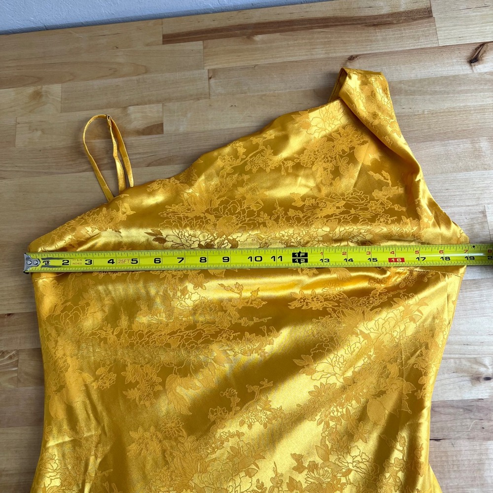 Lulus Mini Dress Size Large Yellow Floral Satin Jacquard Asymmetrical Shoulder - Picture 8 of 9